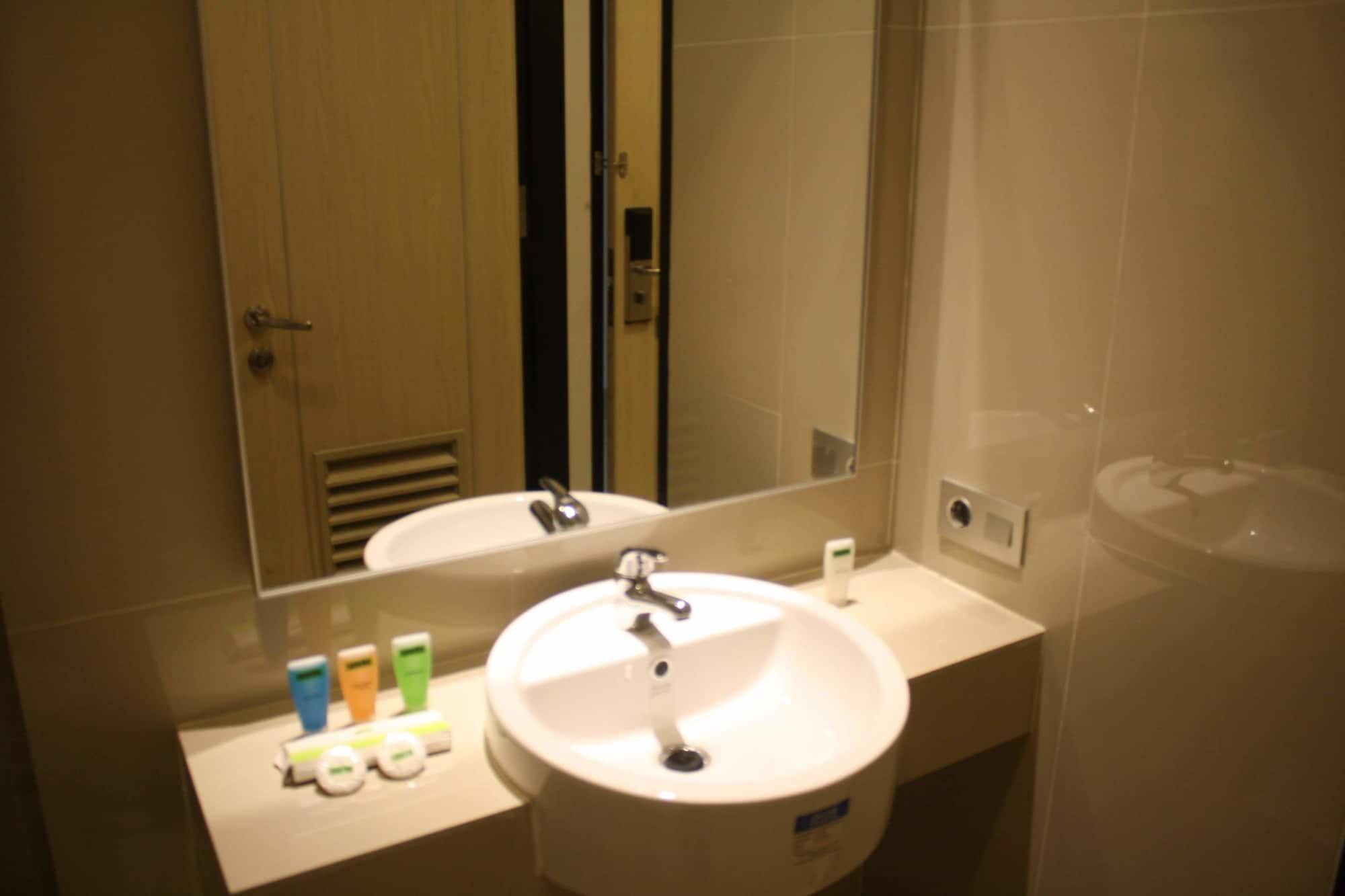 Sparks Odeon Sukabumi, Artotel Curated Ngoại thất bức ảnh