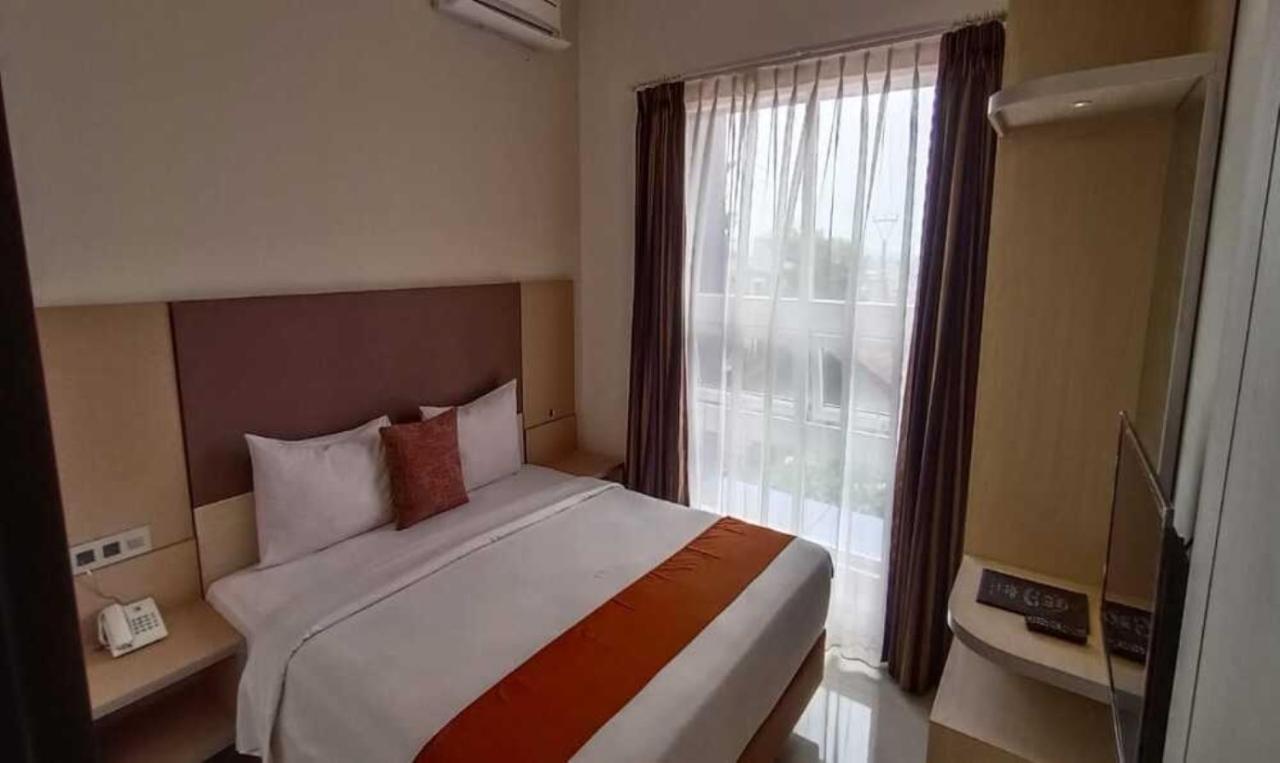 Sparks Odeon Sukabumi, Artotel Curated Ngoại thất bức ảnh