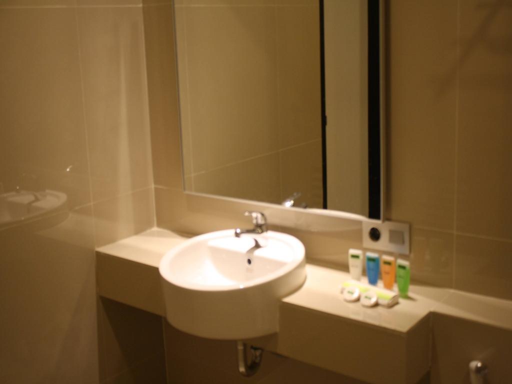 Sparks Odeon Sukabumi, Artotel Curated Ngoại thất bức ảnh